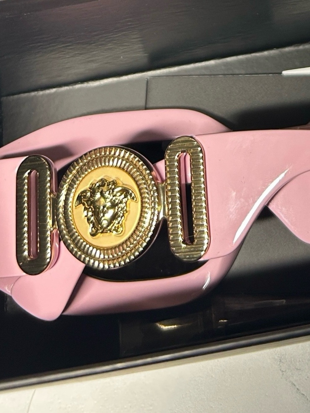 Versace Authentic Maxi Medusa
Biggie Pink and Gold unisex sunglasses VE4425u - Picture 3 of 12